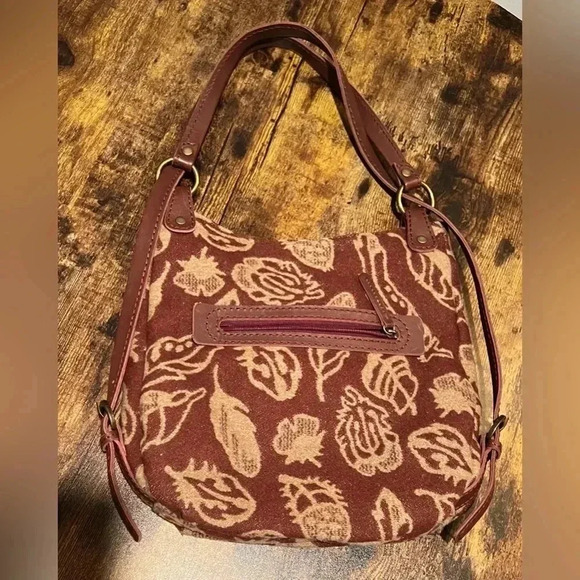 Pendleton | ladies wool hobo, convertible shoulder handbag. - Picture 3 of 16